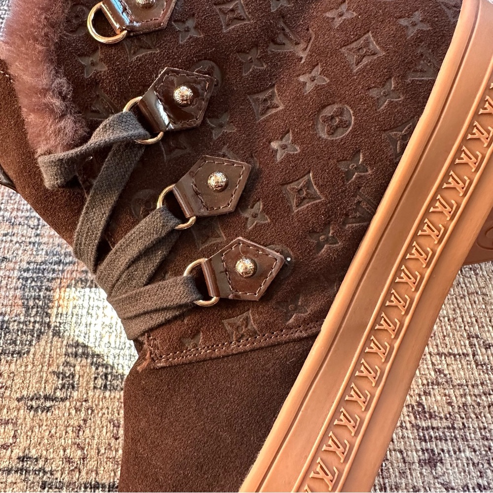 Louis Vuitton Warm Suede Punchy Boots - Picture 10 of 10